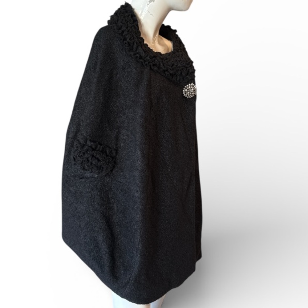 Iluvia 1978 Italy Wool Blend Textured Black Ornate Button Cape Size L/XL NWT - Picture 5 of 16